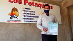 Matías Albornoz, el exfutbolista solidario que también la pelea para pagar las boletas de luz.
