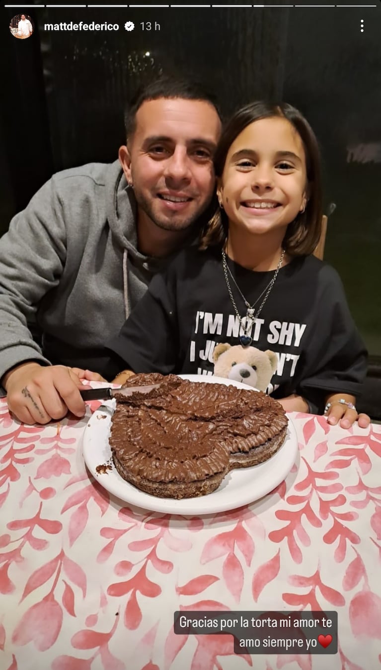 Matías Defederico mostró la torta con forma de corazón que le regalaron por el Día del Padre. (Foto: Instagram/mattdefederico)