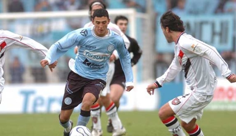 Matías Suárez en acción con la camiseta celeste. 