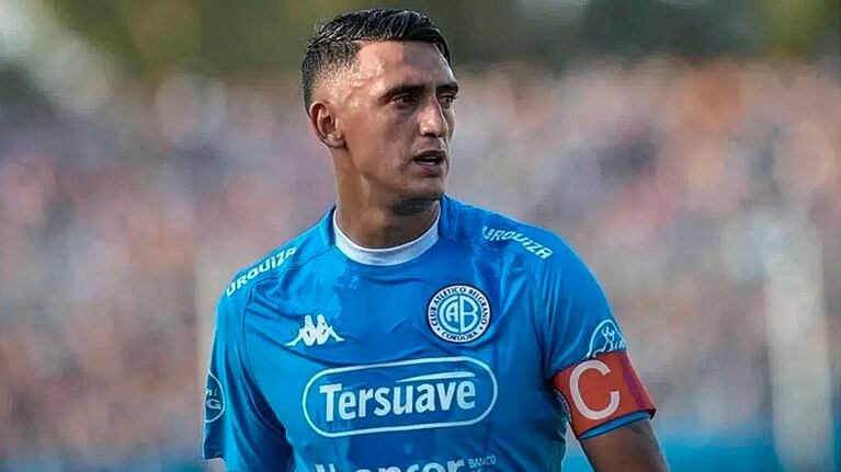 Matías Suárez no pudo debutar en su tercer ciclo en Belgrano.