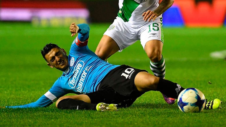 Matías Suárez no pudo gravitar en el debut de la Superliga.