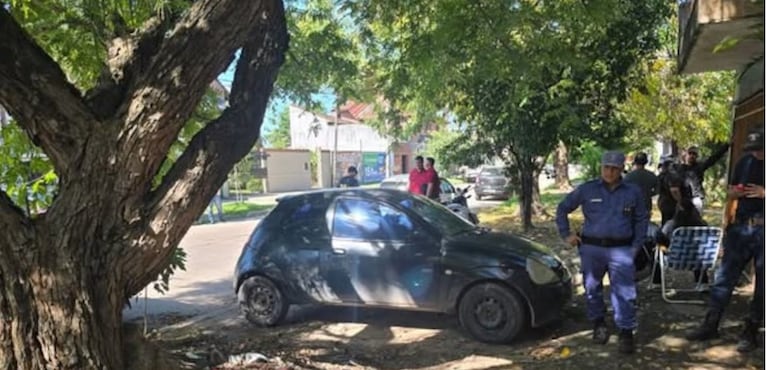 Mató a su padre, luego a su ex pareja y secuestró a su hijo.