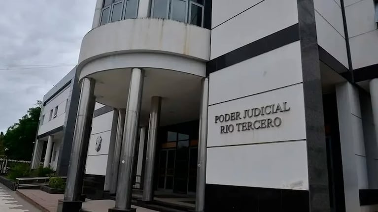 Mató a su padre tras denunciarlo por abusos durante toda su vida: la Justicia la absolvió