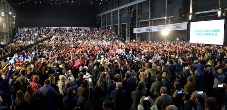 Mauricio Macri cerró la campaña en Córdoba: "¡Juntos somos imparables, vamos Córdoba!"