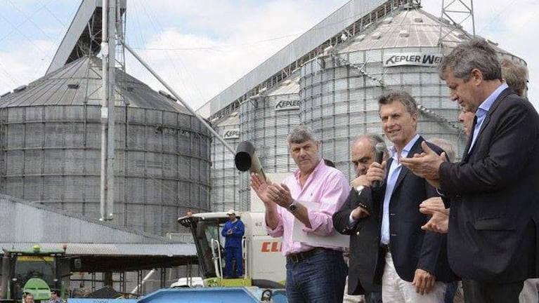 Mauricio Macri en Corrientes junto a sus ministros.