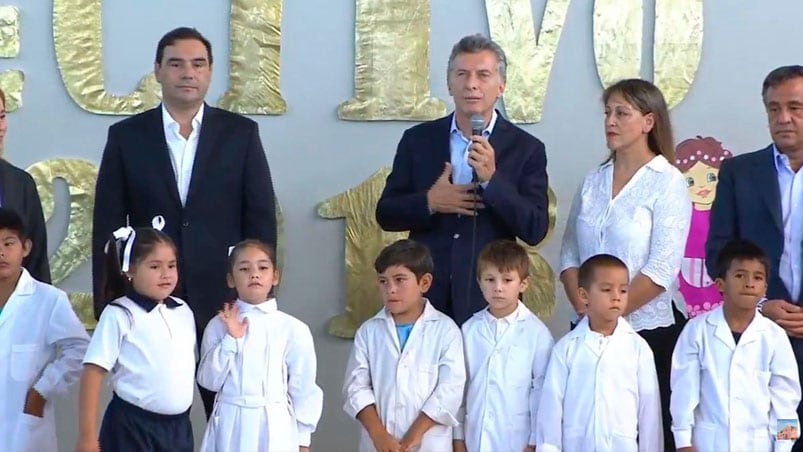 Mauricio Macri en la Escuela N° 984 de la localidad correntina de Bella Vista.