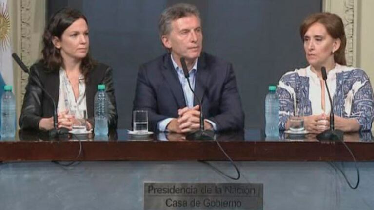 Mauricio Macri junto a la Vicepresidenta y la ministra de Desarrollo Social. 