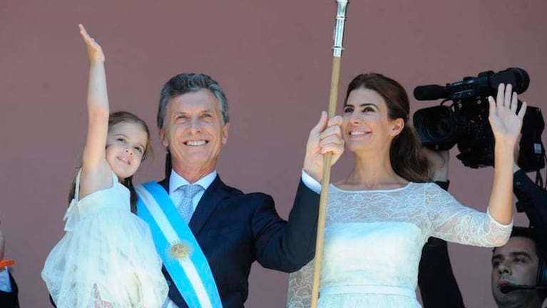 Mauricio Macri y su familia en el balcón de la Casa Rosada.