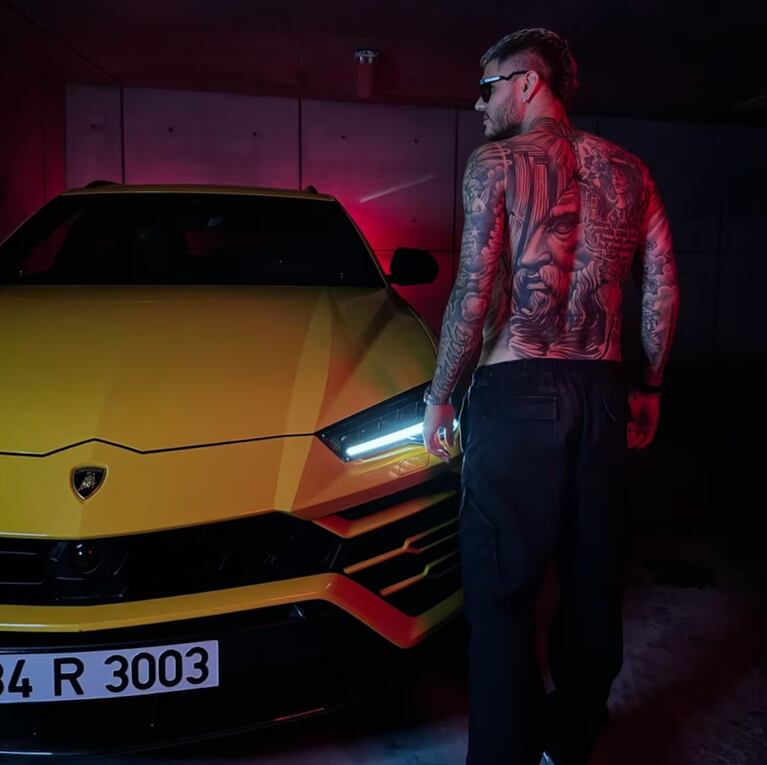 Mauro Icardi y su nuevo auto.