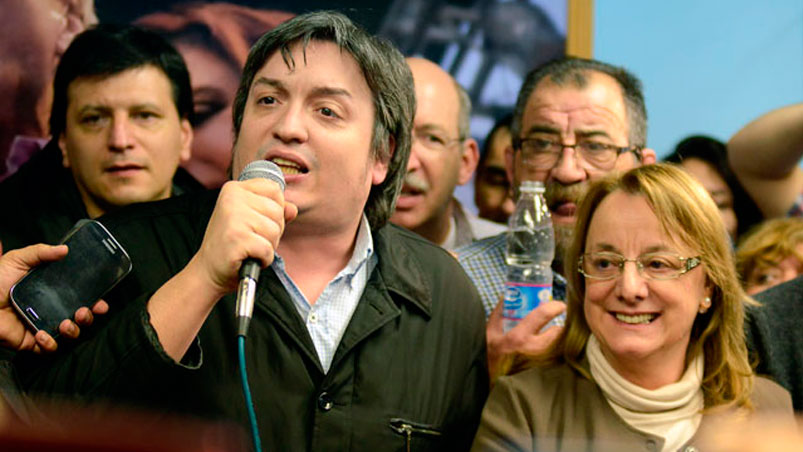 Máximo Kirchner junto a su tía Alicia, en un acto de campaña. 