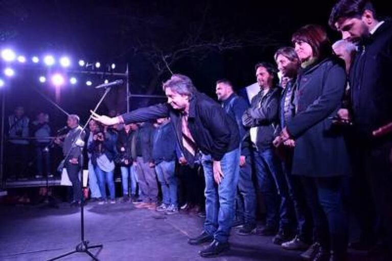Máximo: "Si el pueblo no muestra los dientes se lo van a llevar puesto"