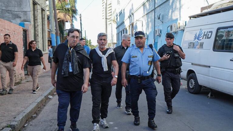 Mazza, en un reciente operativo en cancha de Belgrano junto al ministro de Seguridad, Juan Pablo Quinteros, y el titular del Cosedepro, Marcelo Frossasco.