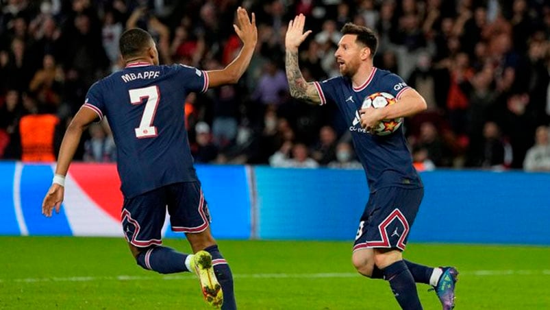 Mbappé y Messi salvaron al PSG en su cancha.