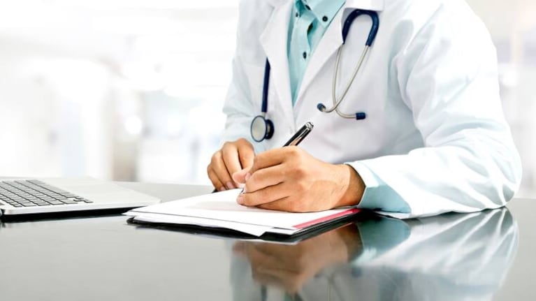 Médicos detenidos por presuntas estafas a una ART en Córdoba.