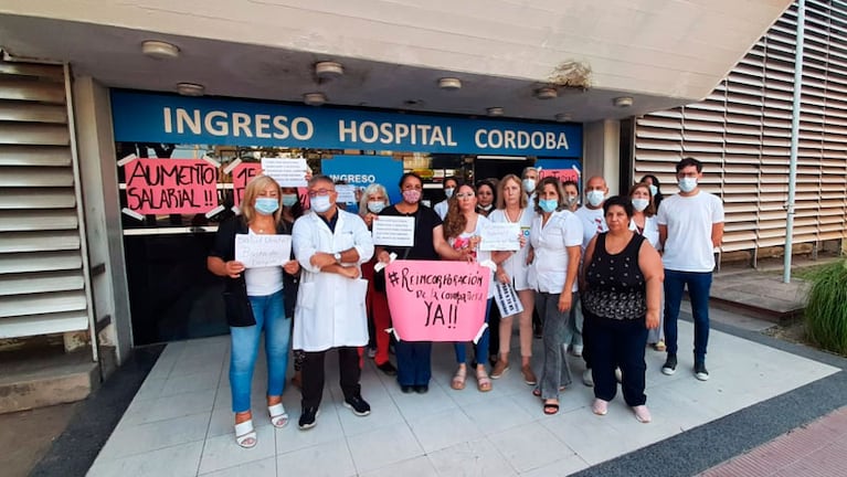Médicos reclamaron en los distintos hospitales de Córdoba. Foto: Francisco Arias/ElDoce.