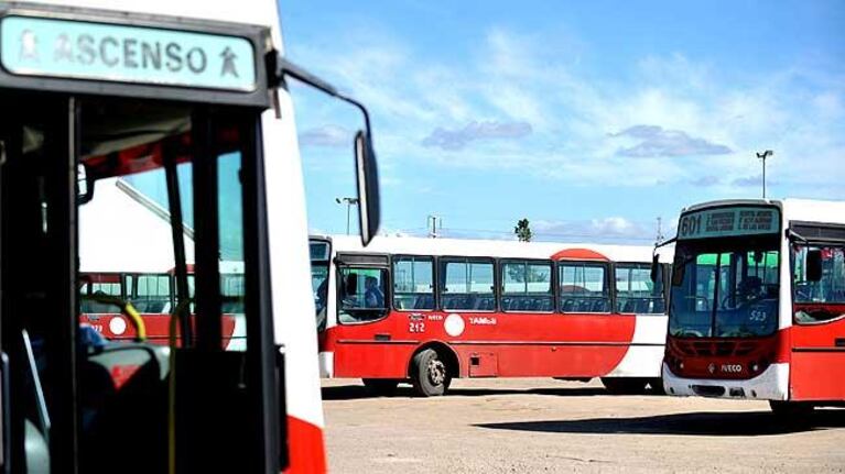 Medios de Oliva destacaron la donación de un colectivo.