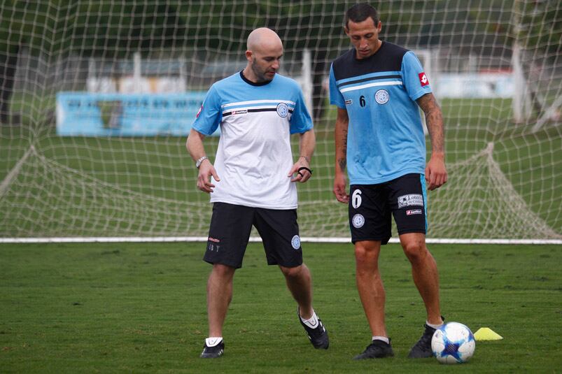 Méndez dirigió su primera práctica en Belgrano. Foto: Marcelo Fernández.