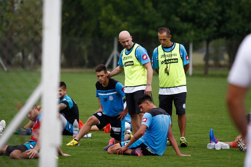 Méndez dirigió su primera práctica en Belgrano. Foto: Marcelo Fernández.