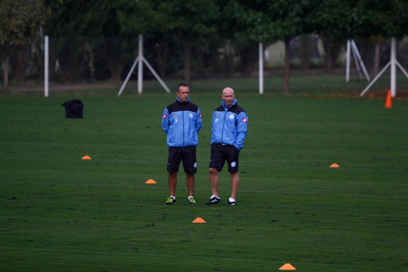 Méndez dirigió su primera práctica en Belgrano. Foto: Marcelo Fernández.