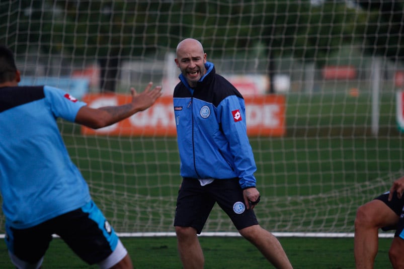 Méndez dirigió su primera práctica en Belgrano. Foto: Marcelo Fernández.