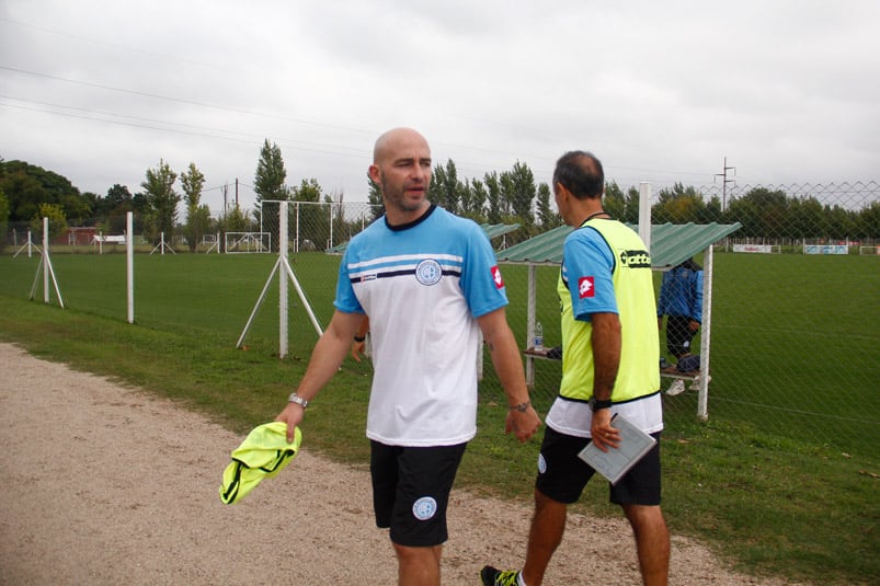 Méndez dirigió su primera práctica en Belgrano. Foto: Marcelo Fernández.