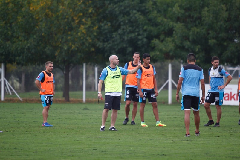 Méndez dirigió su primera práctica en Belgrano. Foto: Marcelo Fernández.