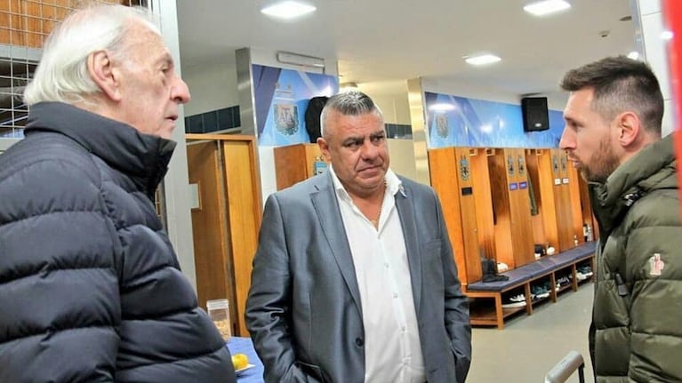 Menotti con Claudio Tapia y Lionel Messi en 2019.