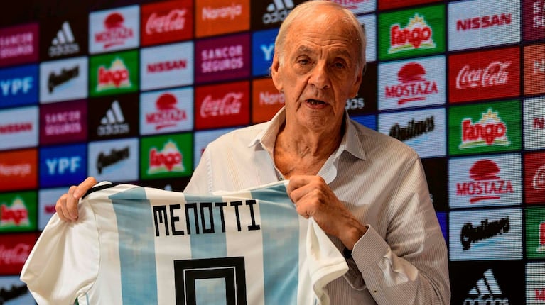 Menotti, un símbolo del fútbol argentino (Foto: RONALDO SCHEMIDT / AFP).