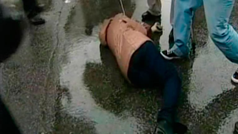 Mercedes Ninci quedó tirada en el piso, luego de la agresión.