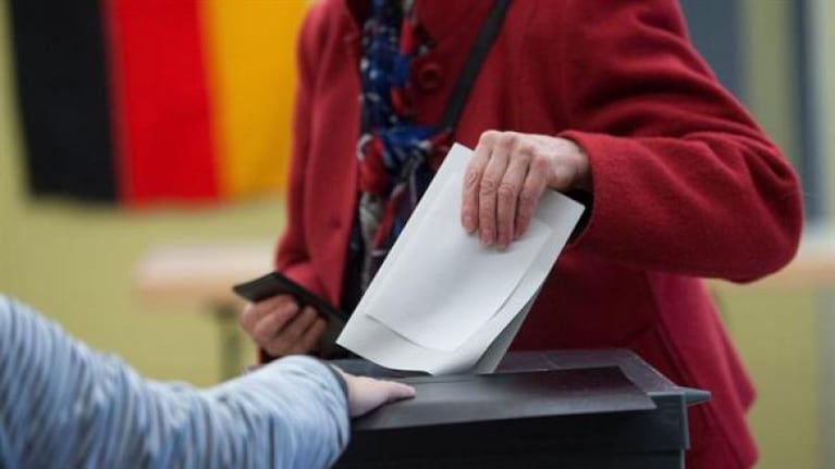 Merkel ganó las elecciones y la ultraderecha avanzó con fuerza