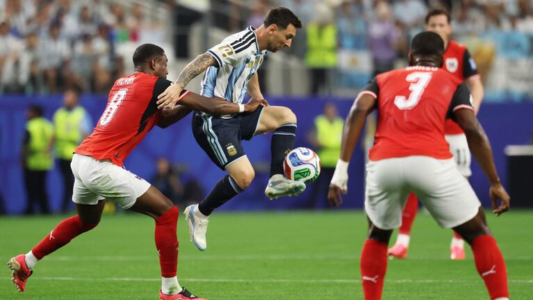 Messi ante Austria en Dallas. Reuters/Troy Taormina