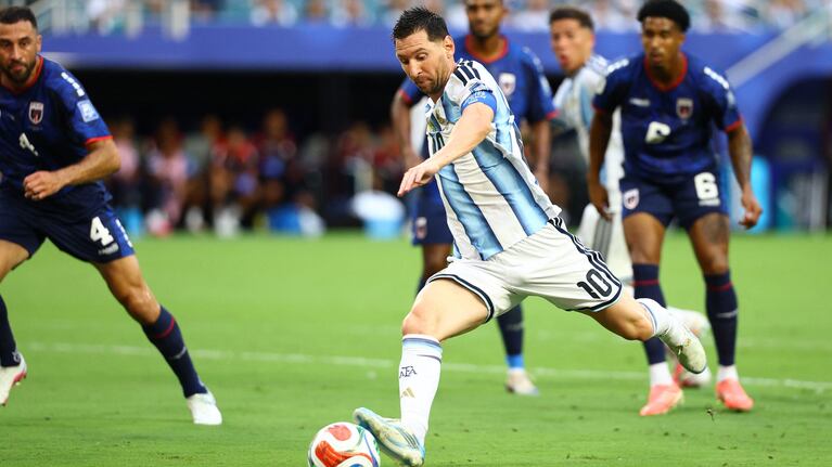 Messi ante Cabo Verde. Reuters/Nathan Ray Seebeck