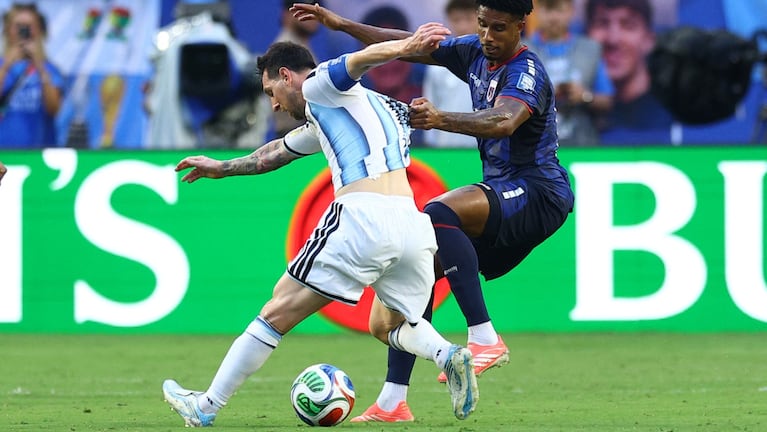 Messi ante Cabo Verde. Reuters/Nathan Ray Seebeck