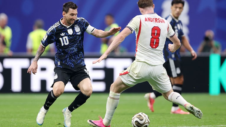 Messi ante Inglaterra en Atlanta. Reuters/Brett Davis