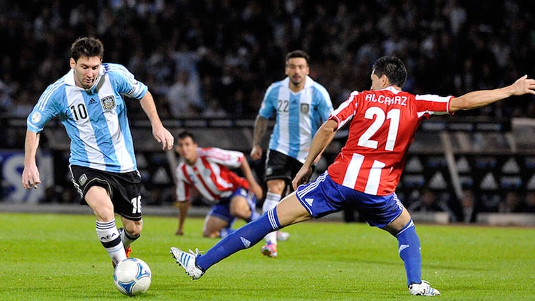 Messi ante Paraguay en el Kempes en 2012. Foto: Archivo Día a Día.