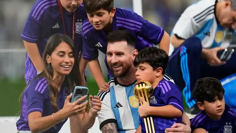 Messi, Anto, sus hijos y el trofeo más deseado. 
