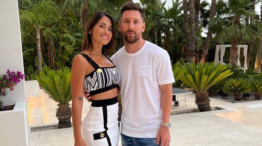 messi-antonela-roccuzzo-firma-autografo-video