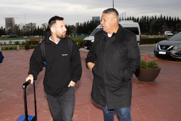 Messi arribó al predio de la AFA para entrenar con la Selección.