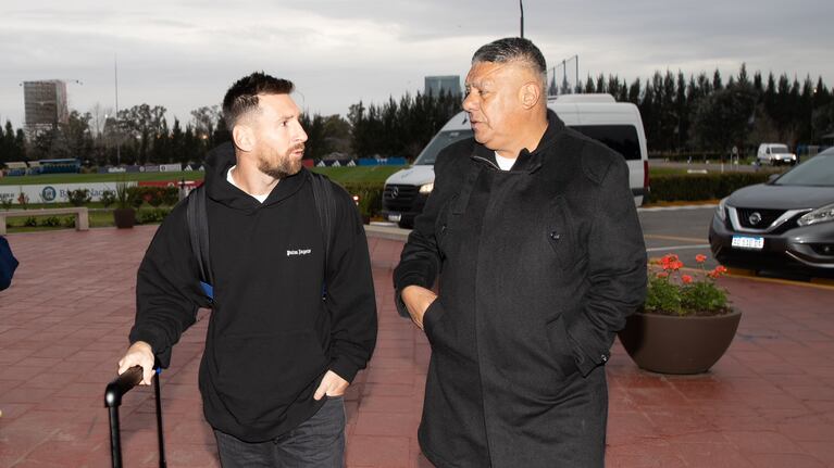 Messi arribó al predio de la AFA para entrenar con la Selección.