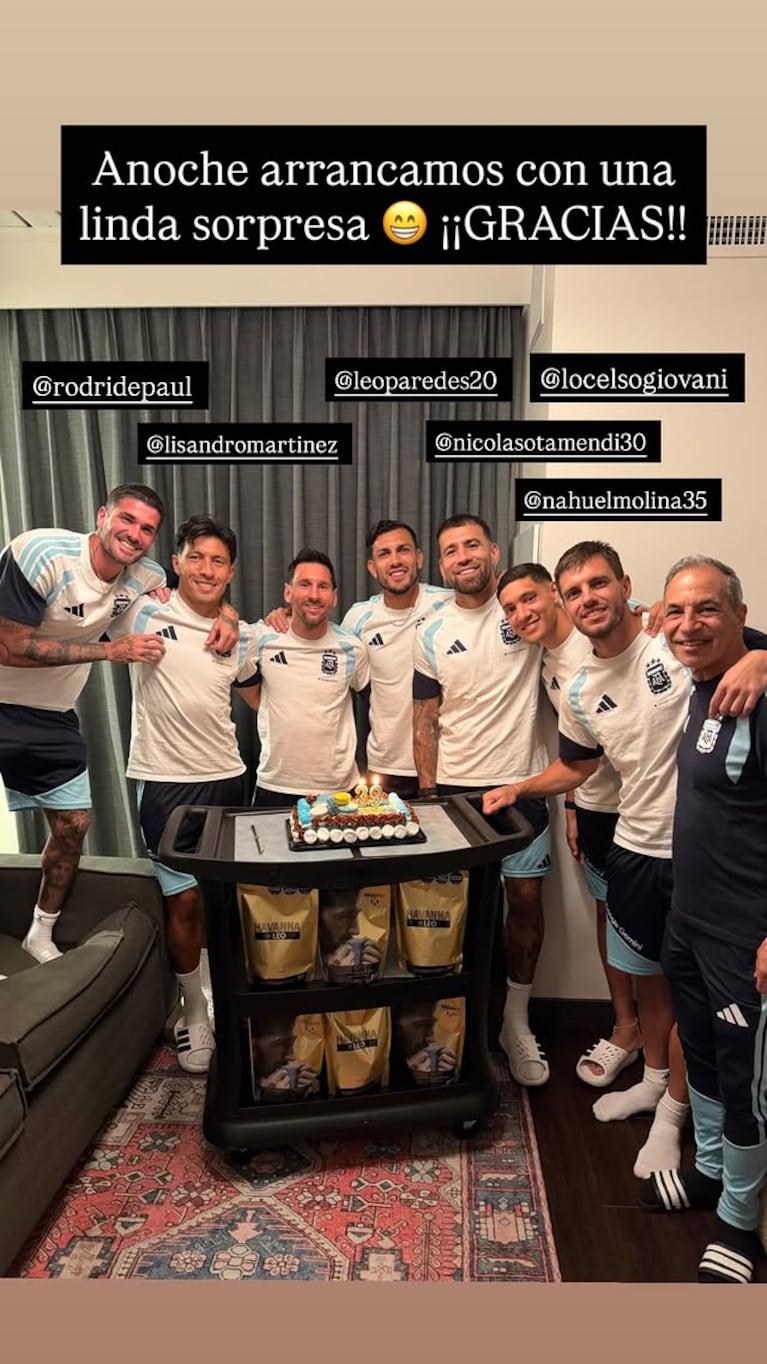 Messi compartió el festejo íntimo con la "mesa chica" de la Selección.