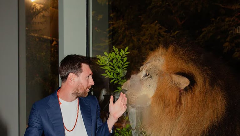 Messi con leones en la India.