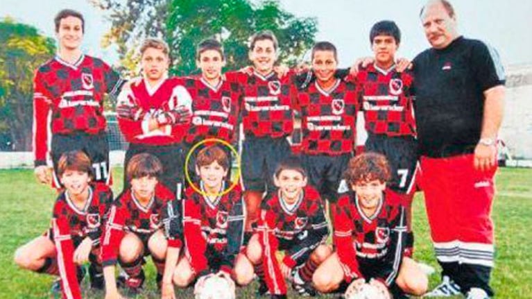 Messi convirtió un gol después de un genial sombrerito, cuando jugaba para Newells.