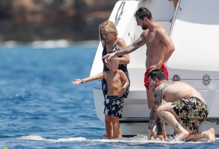 Messi de vacaciones en familia: Antonela lució radiante en Ibiza