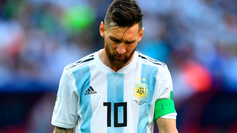 Messi desconsolado tras la eliminación en Rusia 2018.