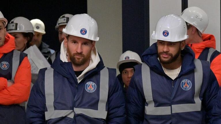 Messi estalló las redes con un peculiar look durante una actividad del PSG