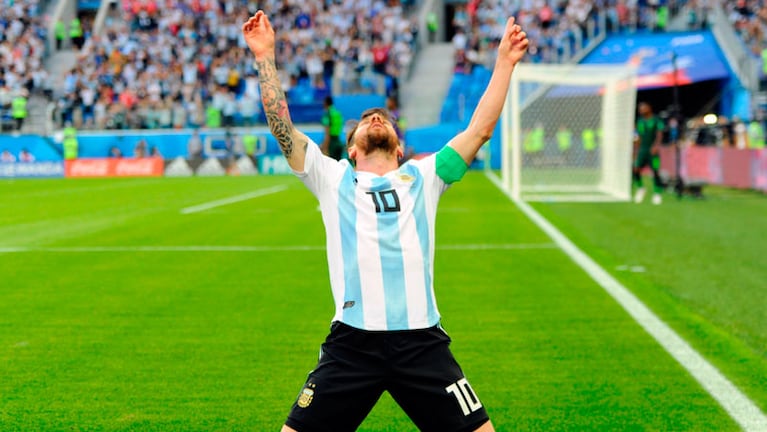Messi festeja con su mirada al cielo tras su gol a Nigeria en el Mundial. 