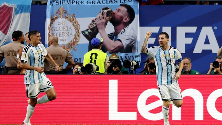 Messi festeja el primer gol ante Cabo Verde, el tanto que agiganta su leyenda como máximo goleador histórico en mundiales. (Foto: REUTERS/Paul Childs)