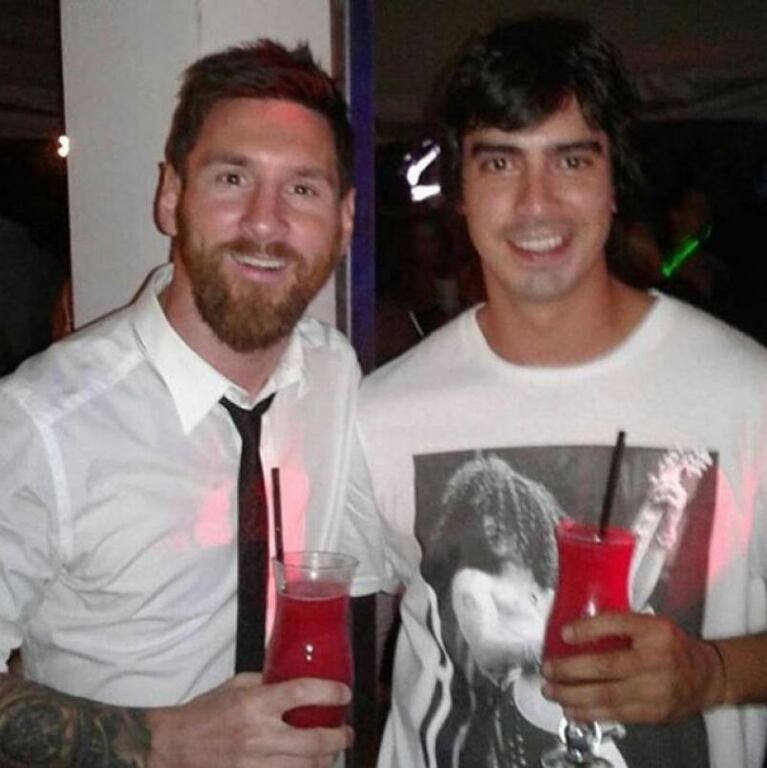 Messi fue a una fiesta y le pidieron fotos hasta en el baño