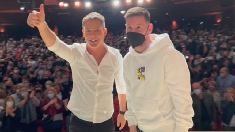 Messi fue invitado a subir al escenario.