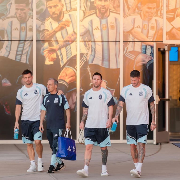 Messi junto a Lo Celso, Marito y De Paul (@leomessi)